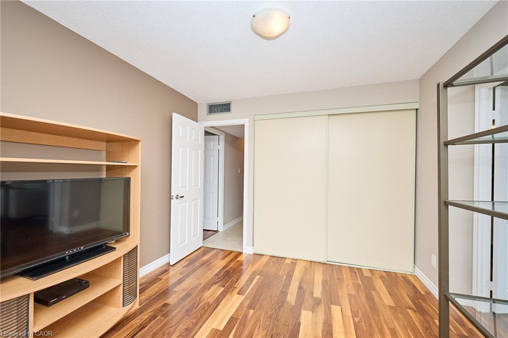 504-1240 Marlborough Court, Oakville, ON - Indoor