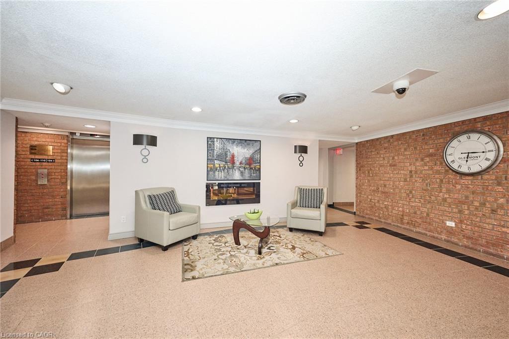 504-1240 Marlborough Court, Oakville, ON - Indoor