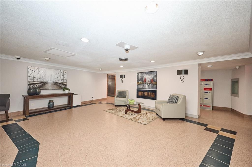 504-1240 Marlborough Court, Oakville, ON - Indoor