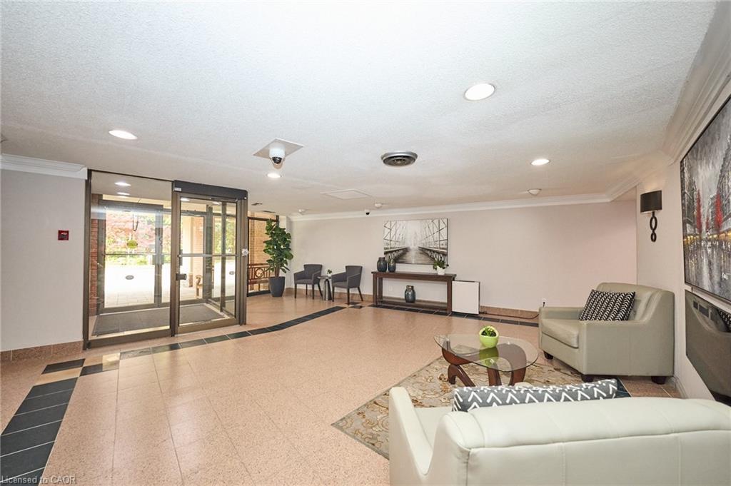 504-1240 Marlborough Court, Oakville, ON - Indoor