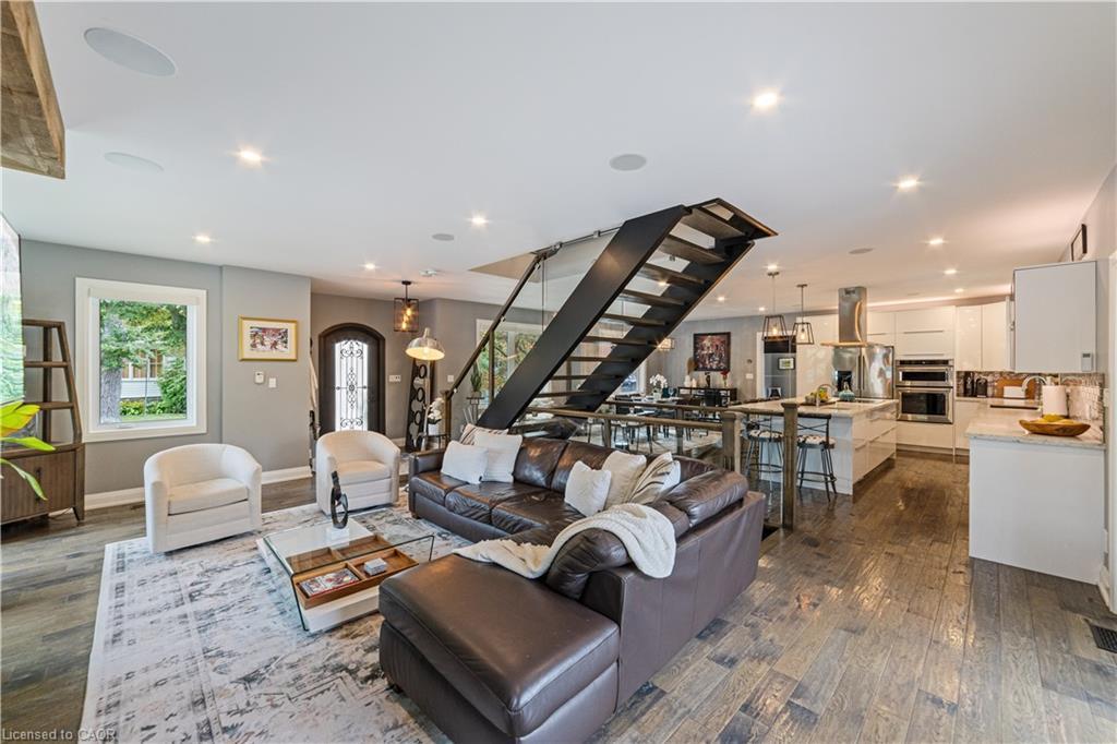 535 Locust Street, Burlington, ON - Indoor Photo Showing Other Room