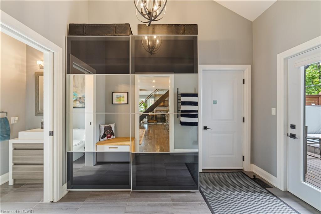 535 Locust Street, Burlington, ON - Indoor Photo Showing Other Room