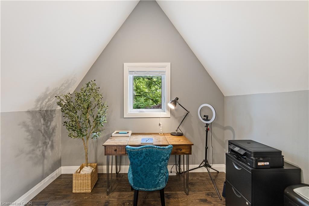 535 Locust Street, Burlington, ON - Indoor