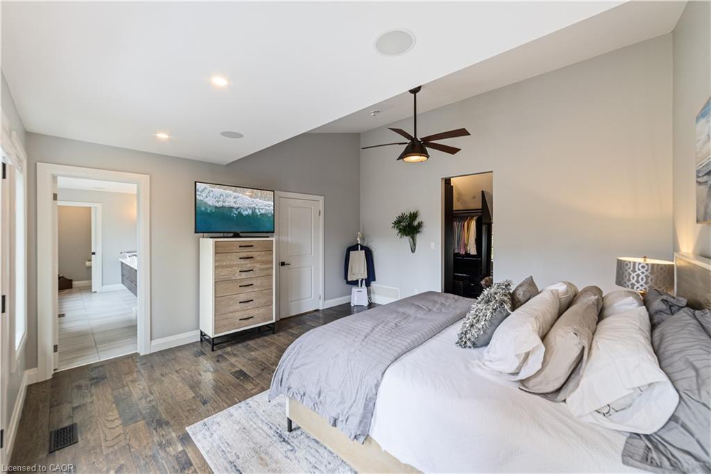 535 Locust Street, Burlington, ON - Indoor Photo Showing Bedroom
