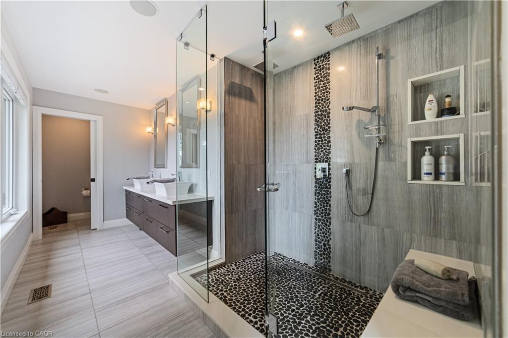 535 Locust Street, Burlington, ON - Indoor Photo Showing Bathroom