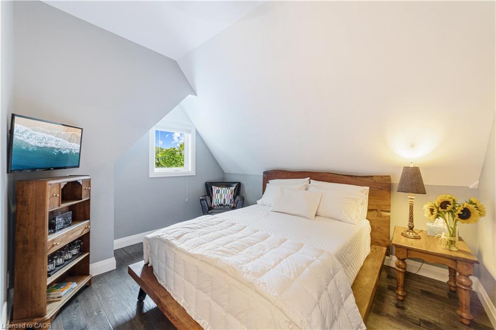 535 Locust Street, Burlington, ON - Indoor Photo Showing Bedroom