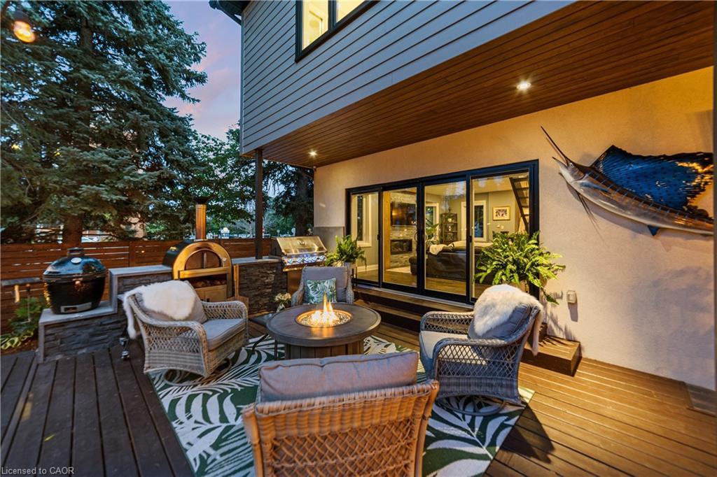 535 Locust Street, Burlington, ON - Outdoor With Deck Patio Veranda With Exterior