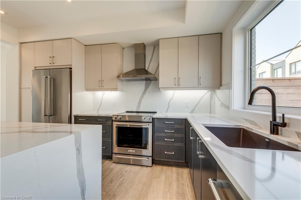 38-2273 Turnberry Road, Burlington, ON - Indoor Photo Showing Kitchen With Upgraded Kitchen