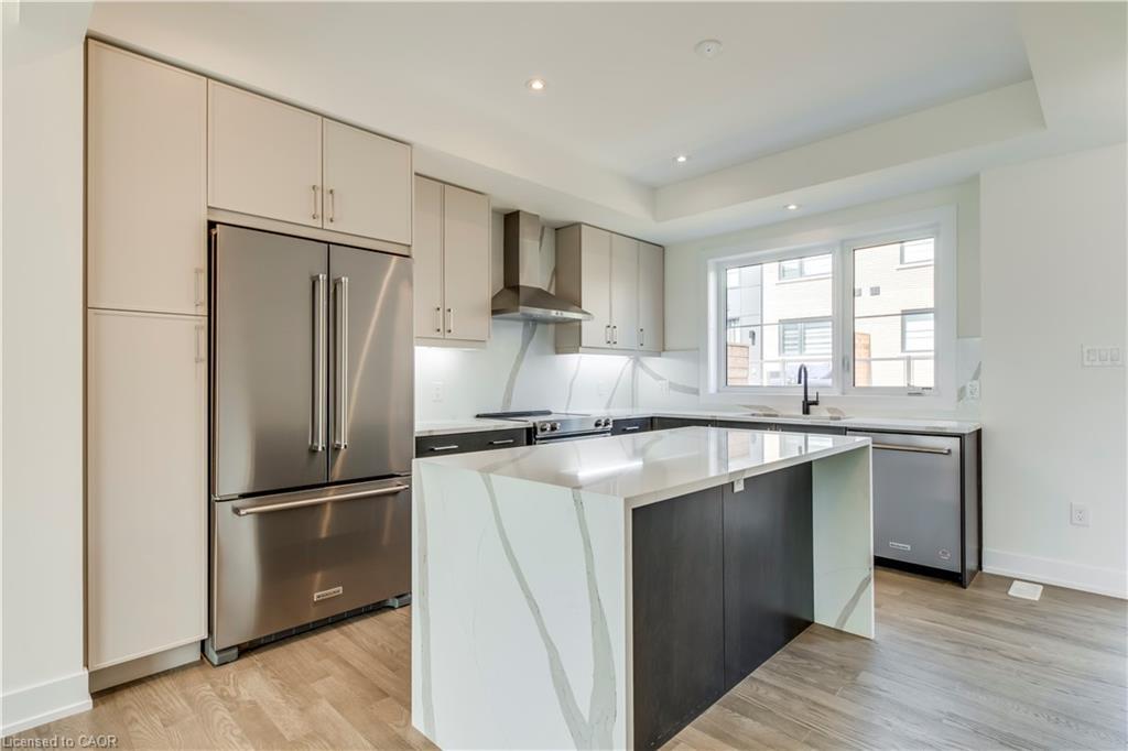 38-2273 Turnberry Road, Burlington, ON - Indoor Photo Showing Kitchen With Upgraded Kitchen