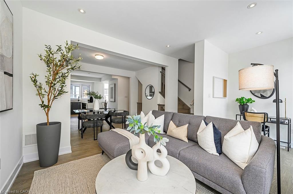 38-2273 Turnberry Road, Burlington, ON - Indoor Photo Showing Living Room