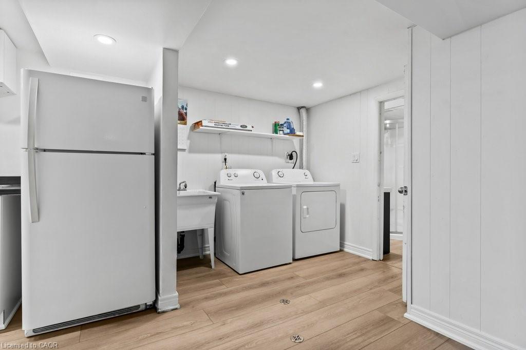 2 Lynnwood Avenue, Grimsby, ON - Indoor Photo Showing Laundry Room