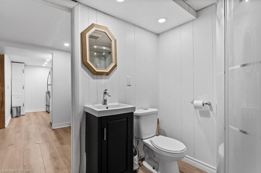 2 Lynnwood Avenue, Grimsby, ON - Indoor Photo Showing Bathroom