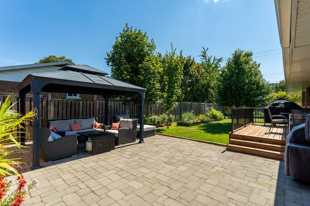 2 Lynnwood Avenue, Grimsby, ON - Outdoor With Deck Patio Veranda