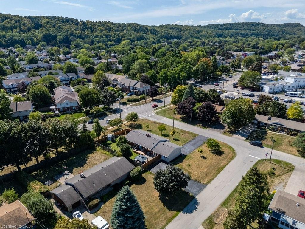 2 Lynnwood Avenue, Grimsby, ON - Outdoor With View