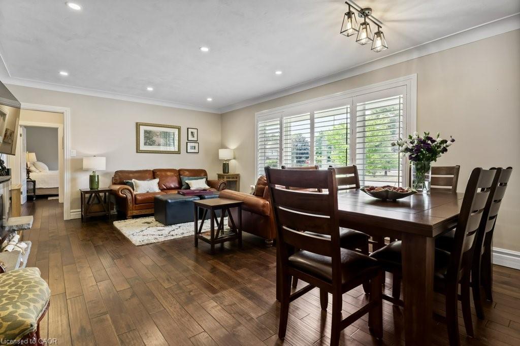 2 Lynnwood Avenue, Grimsby, ON - Indoor Photo Showing Dining Room