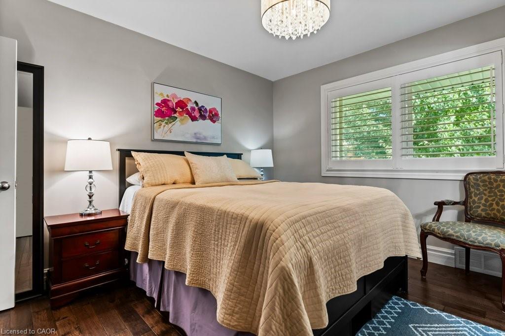 2 Lynnwood Avenue, Grimsby, ON - Indoor Photo Showing Bedroom