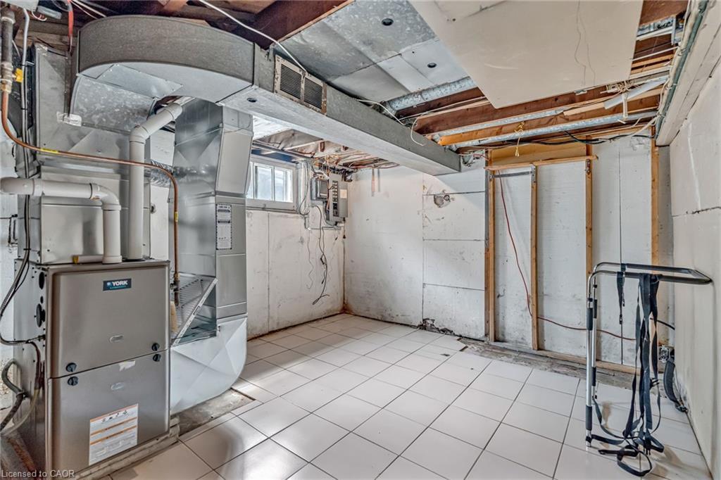 113 East 38Th Street, Hamilton, ON - Indoor Photo Showing Basement