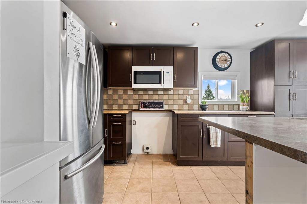 135 St George Street, Welland, ON - Indoor Photo Showing Kitchen