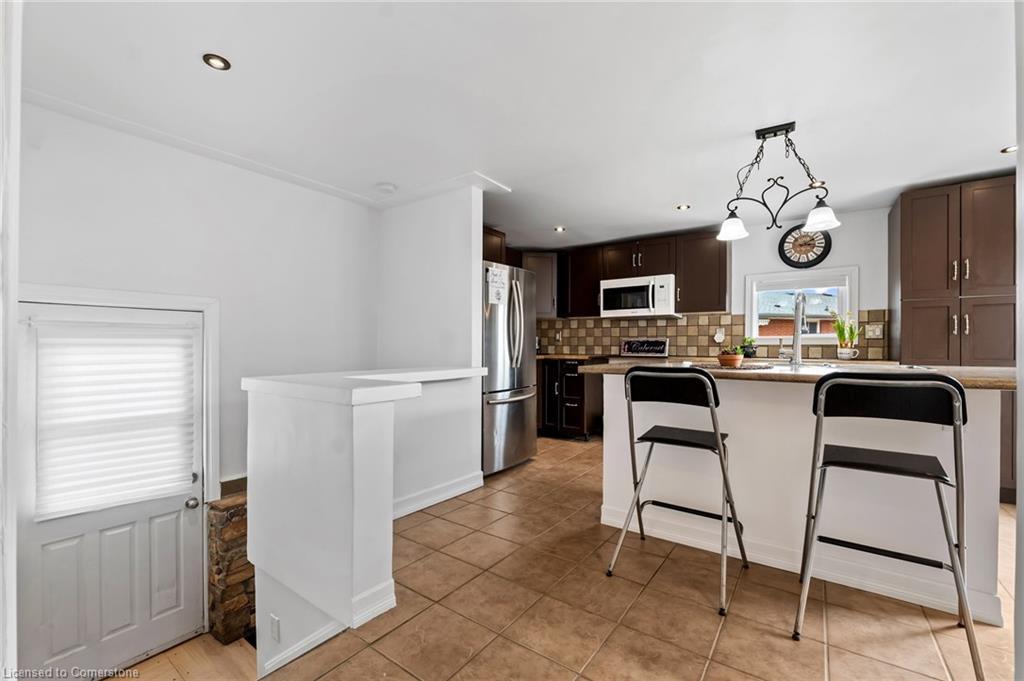 135 St George Street, Welland, ON - Indoor Photo Showing Kitchen