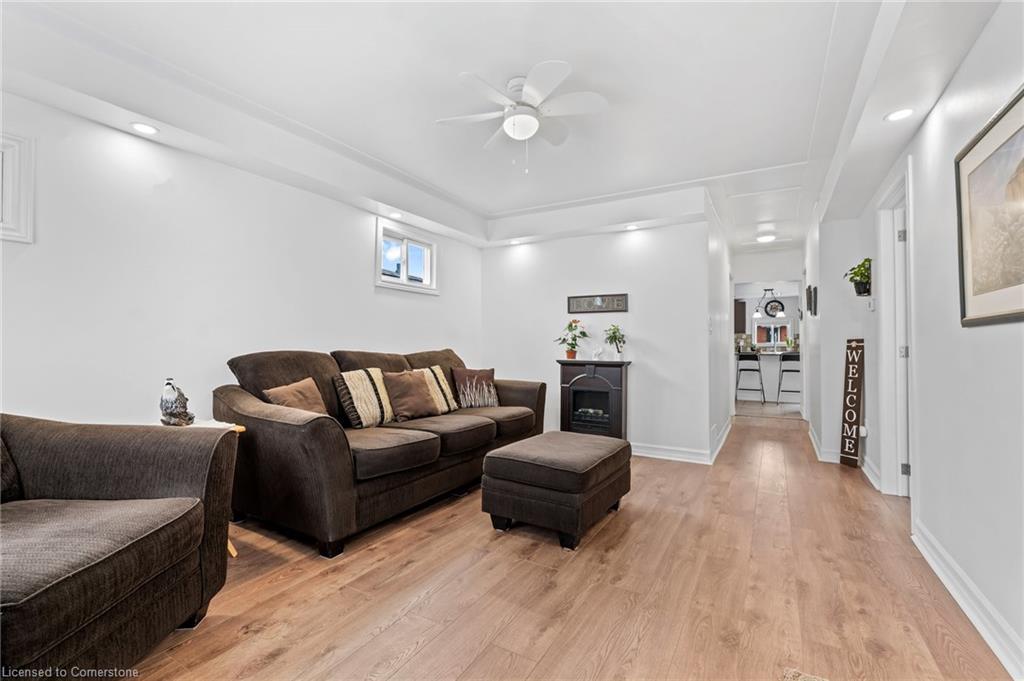 135 St George Street, Welland, ON - Indoor Photo Showing Living Room