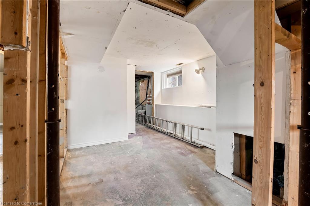 135 St George Street, Welland, ON - Indoor Photo Showing Other Room