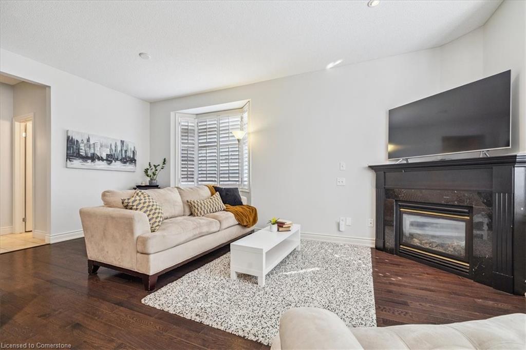 72-5080 Fairview Street, Burlington, ON - Indoor Photo Showing Living Room With Fireplace