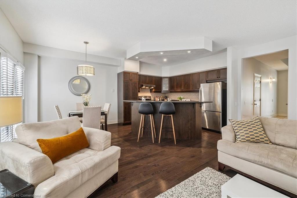 72-5080 Fairview Street, Burlington, ON - Indoor Photo Showing Living Room