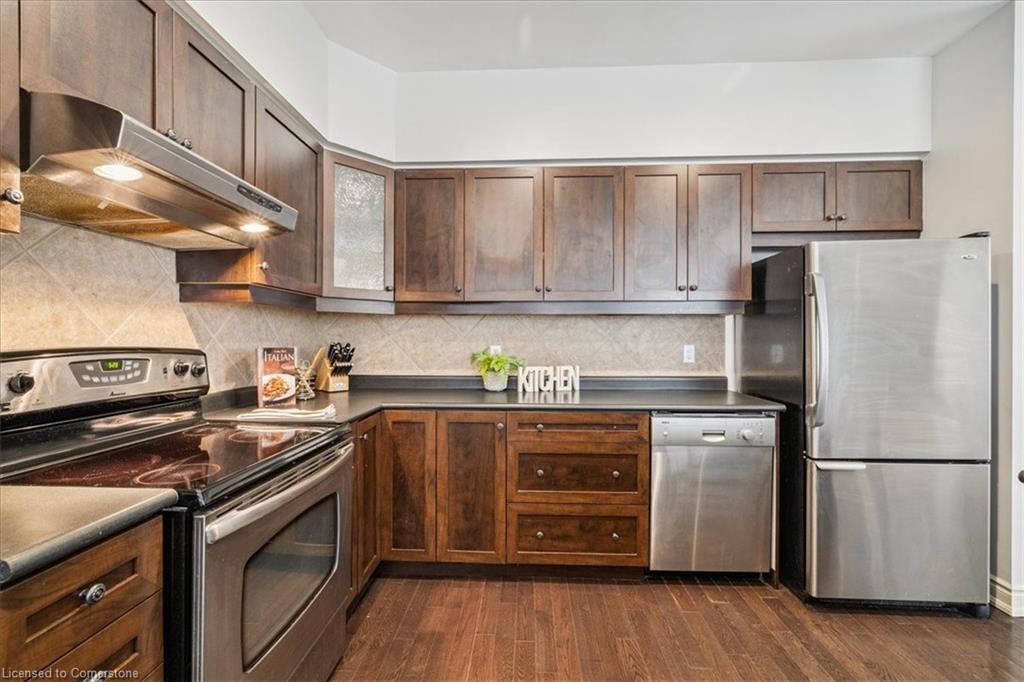 72-5080 Fairview Street, Burlington, ON - Indoor Photo Showing Kitchen With Stainless Steel Kitchen