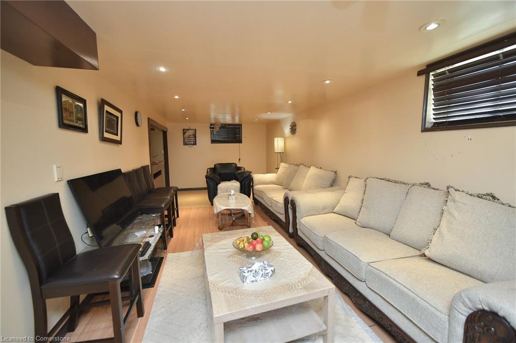 78 Horning Drive, Hamilton, ON - Indoor Photo Showing Living Room
