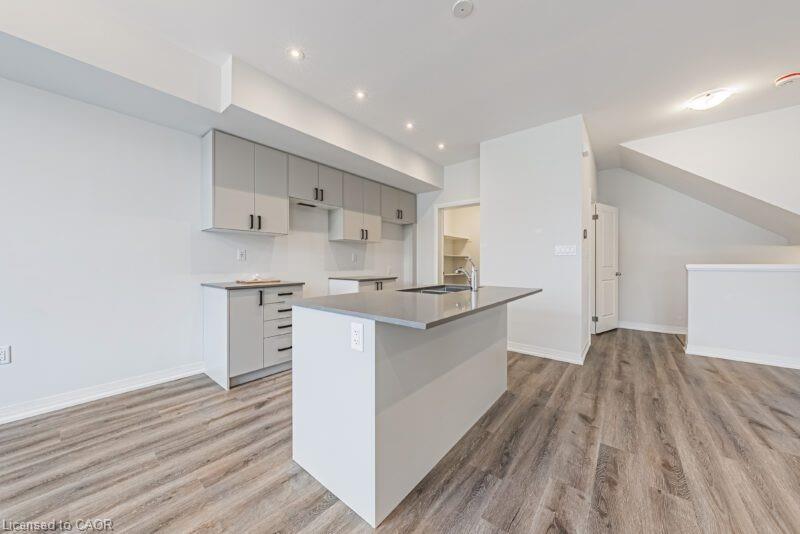 141-155 Equestrian Way, Cambridge, ON - Indoor Photo Showing Kitchen
