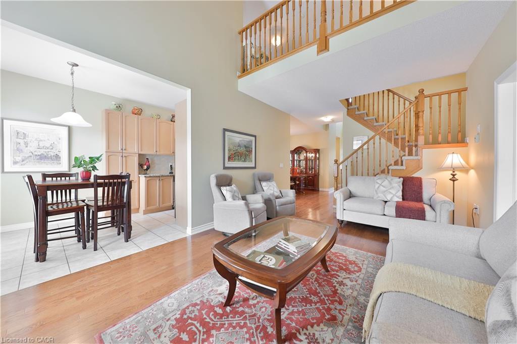 127-2125 Itabashi Way, Burlington, ON - Indoor Photo Showing Living Room