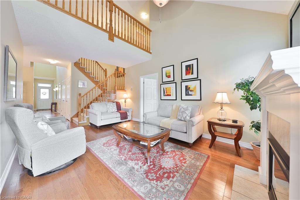 127-2125 Itabashi Way, Burlington, ON - Indoor Photo Showing Living Room