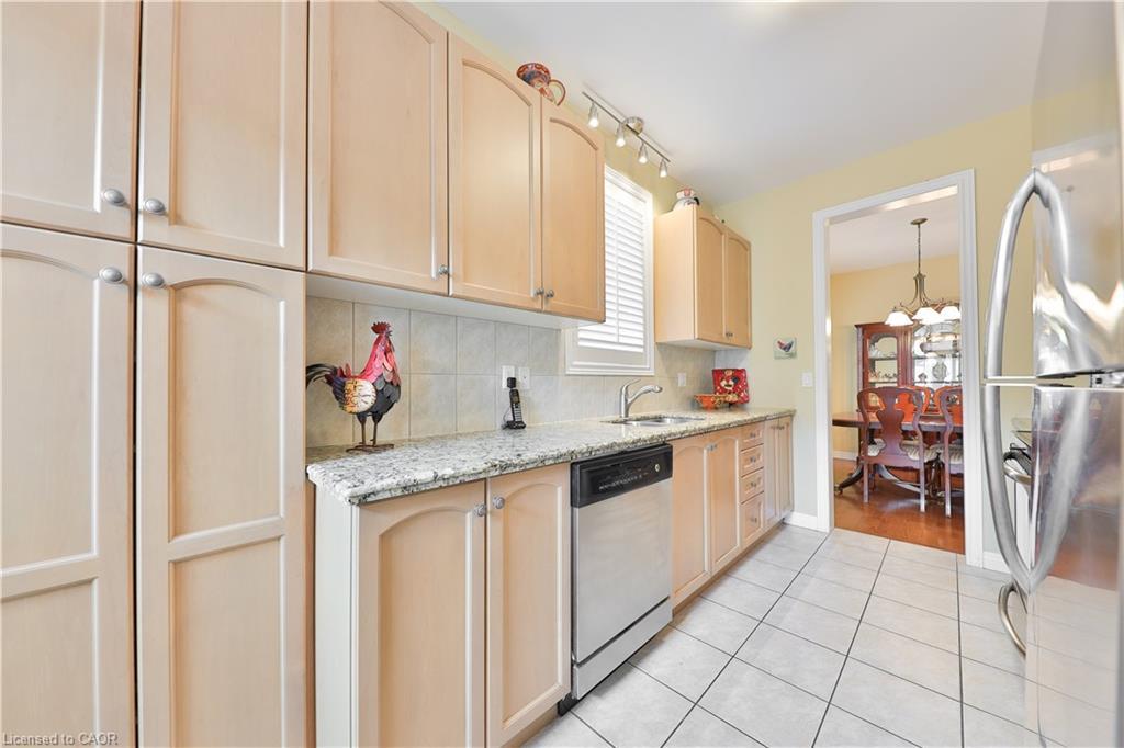 127-2125 Itabashi Way, Burlington, ON - Indoor Photo Showing Kitchen