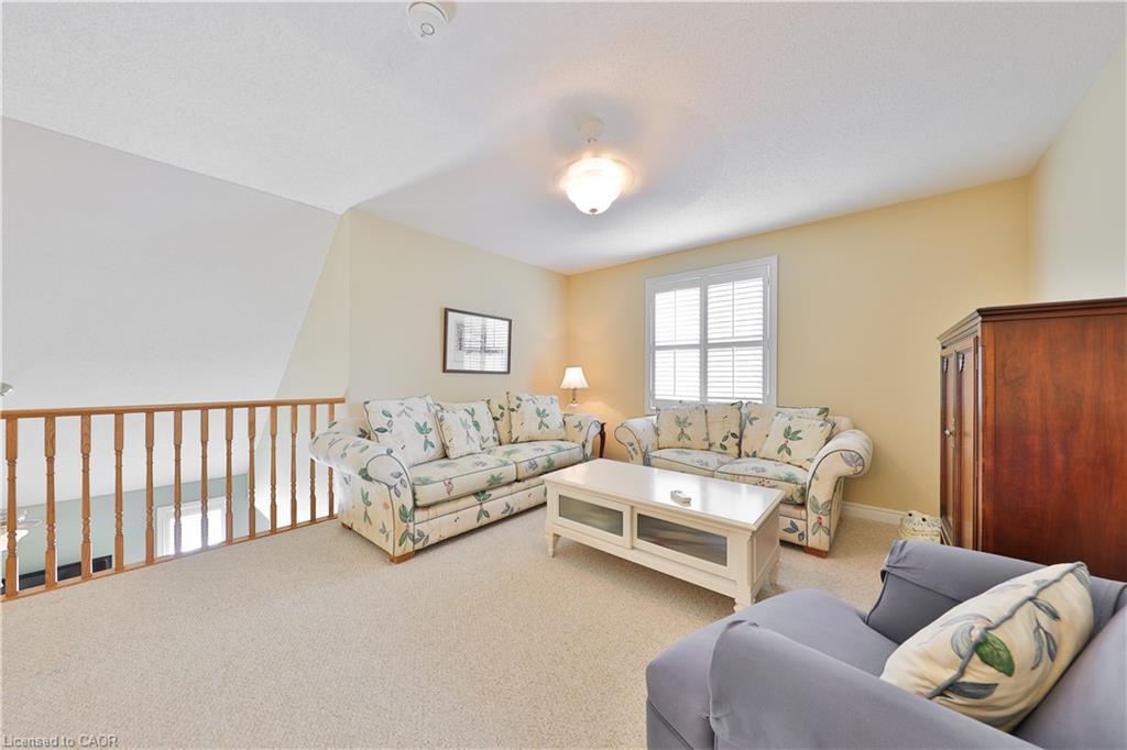 127-2125 Itabashi Way, Burlington, ON - Indoor Photo Showing Living Room