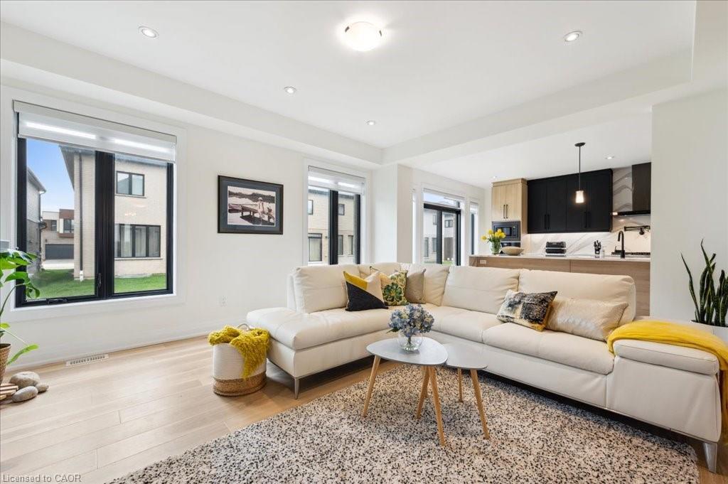 166 Shaded Creek Drive, Kitchener, ON - Indoor Photo Showing Living Room