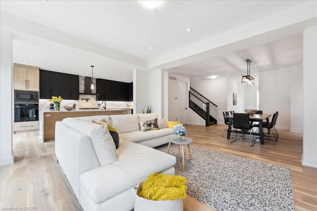 166 Shaded Creek Drive, Kitchener, ON - Indoor Photo Showing Living Room