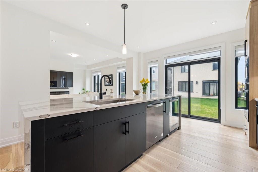 166 Shaded Creek Drive, Kitchener, ON - Indoor Photo Showing Kitchen With Upgraded Kitchen