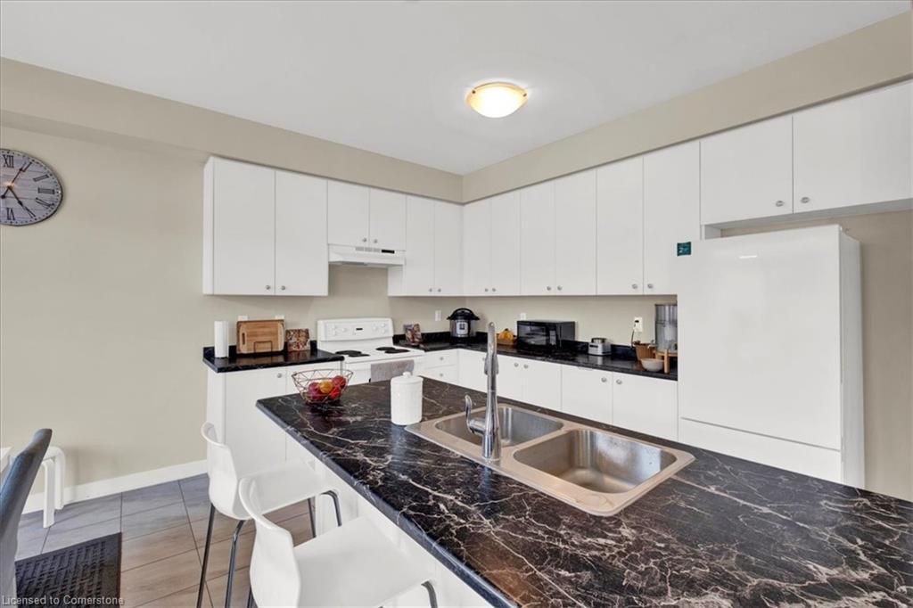 73 Stern Drive Drive, Welland, ON - Indoor Photo Showing Kitchen With Double Sink