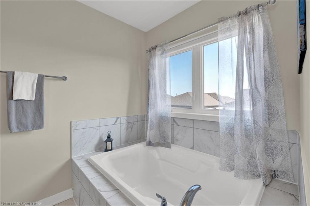 73 Stern Drive Drive, Welland, ON - Indoor Photo Showing Bathroom