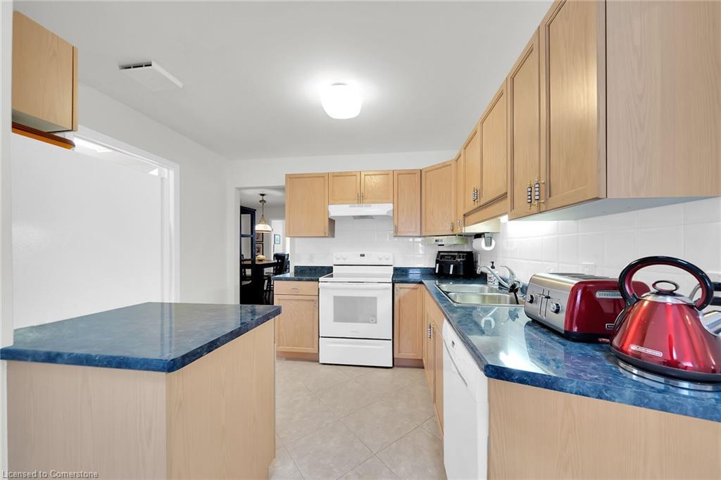 4106 Butternut Court, Vineland, ON - Indoor Photo Showing Kitchen