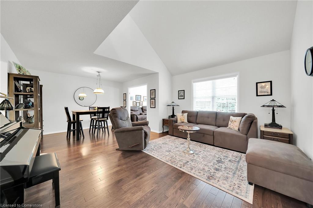 4106 Butternut Court, Vineland, ON - Indoor Photo Showing Living Room