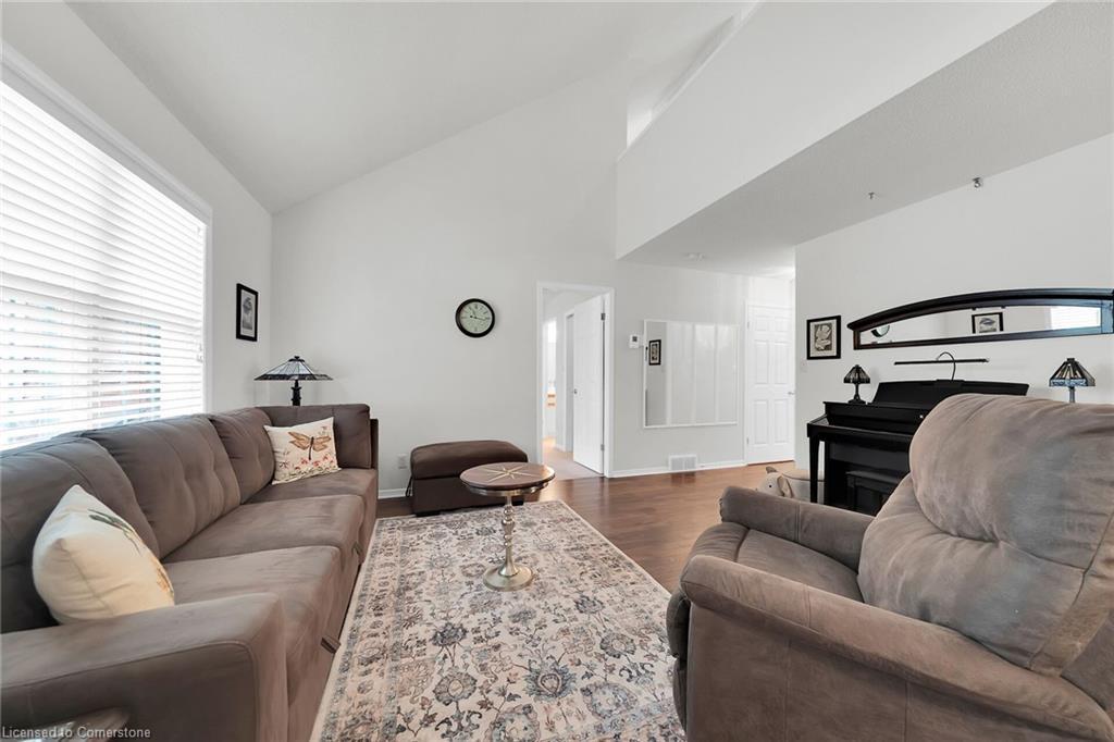 4106 Butternut Court, Vineland, ON - Indoor Photo Showing Living Room