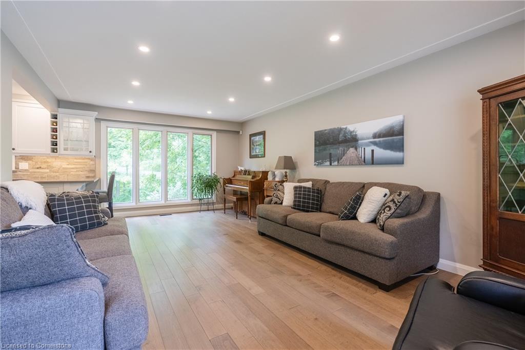3 Maple Drive, Stoney Creek, ON - Indoor Photo Showing Living Room
