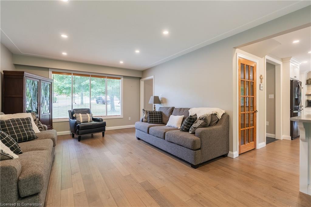 3 Maple Drive, Stoney Creek, ON - Indoor Photo Showing Living Room