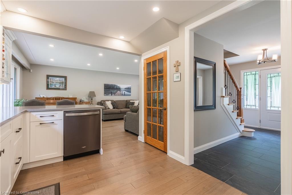 3 Maple Drive, Stoney Creek, ON - Indoor Photo Showing Kitchen
