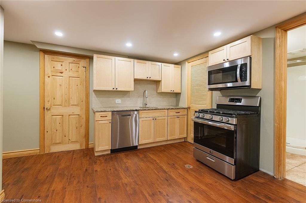 3 Maple Drive, Stoney Creek, ON - Indoor Photo Showing Kitchen