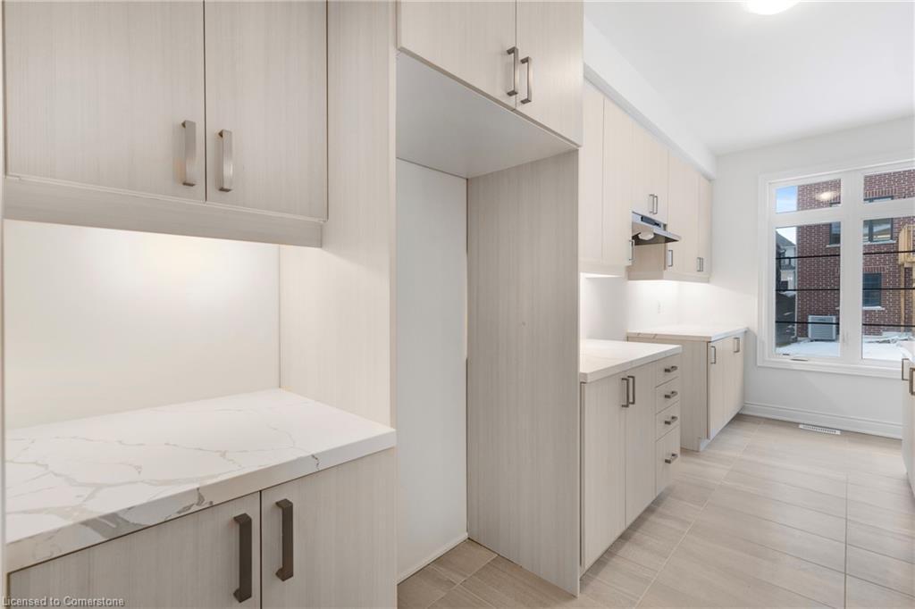 59 Cunningham Drive, Bradford West Gwillimbury, ON - Indoor Photo Showing Kitchen