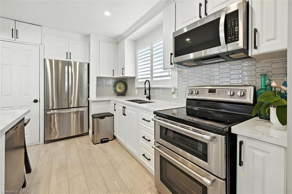 507 Upper James Street, Hamilton, ON - Indoor Photo Showing Kitchen With Double Sink