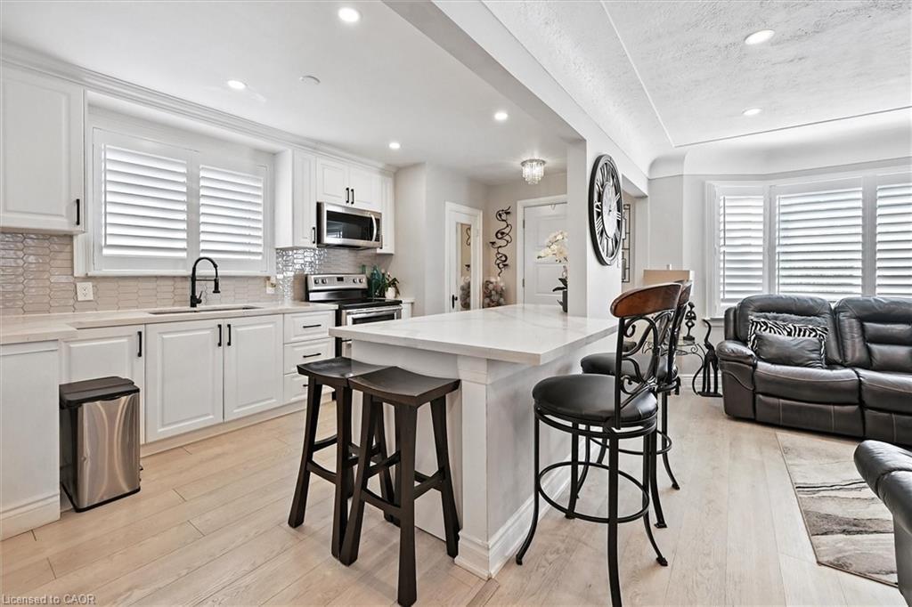 507 Upper James Street, Hamilton, ON - Indoor Photo Showing Kitchen With Upgraded Kitchen