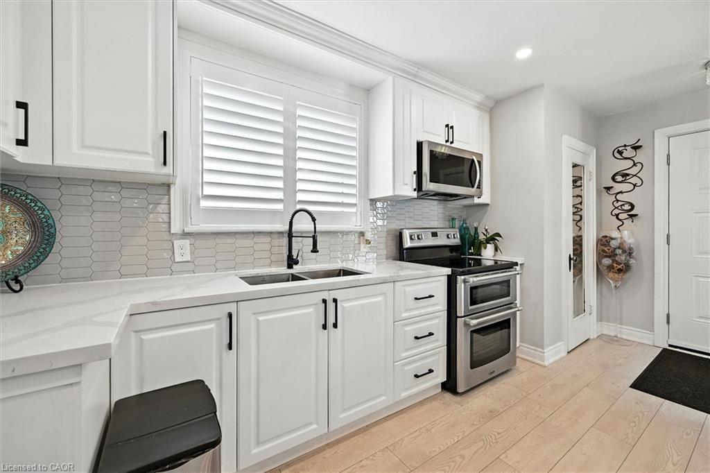 507 Upper James Street, Hamilton, ON - Indoor Photo Showing Kitchen With Double Sink